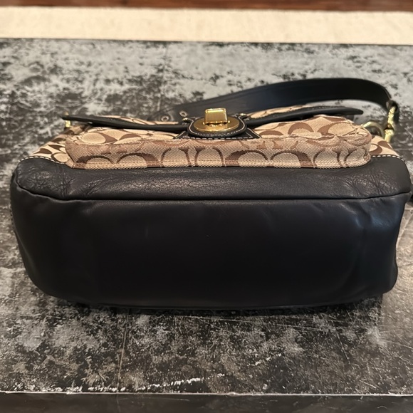 Coach Tan and Black Signature Shoulder Bag - Picture 3 of 8